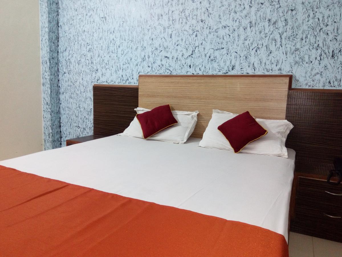 Hotel Sai Samrat Inn Панвел Екстер'єр фото
